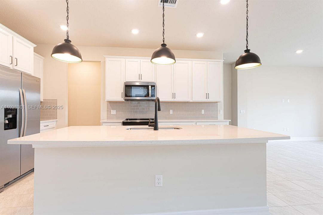 В аренду: $3,350 (3 спален, 2 ванн, 1826 Квадратных фут)