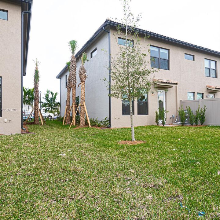 В аренду: $3,350 (3 спален, 2 ванн, 1826 Квадратных фут)