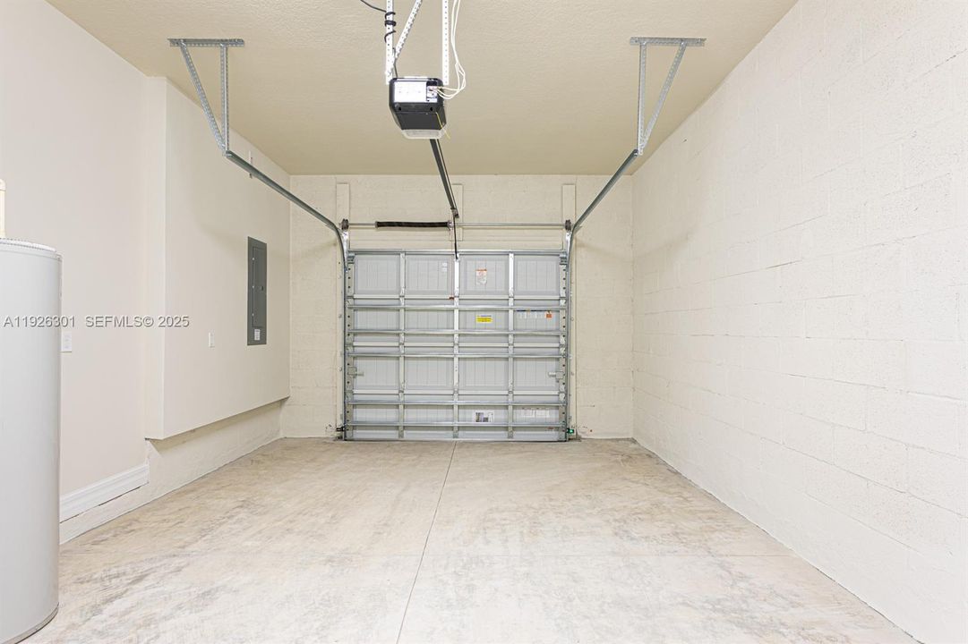 В аренду: $3,350 (3 спален, 2 ванн, 1826 Квадратных фут)