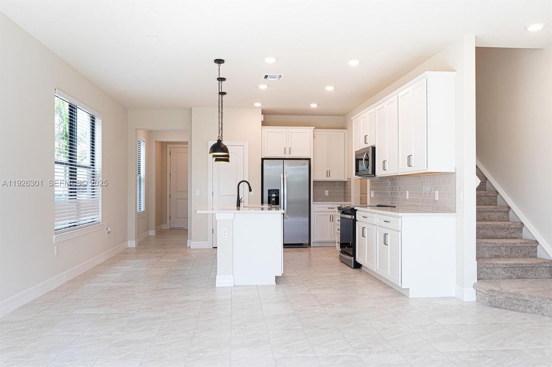 В аренду: $3,350 (3 спален, 2 ванн, 1826 Квадратных фут)