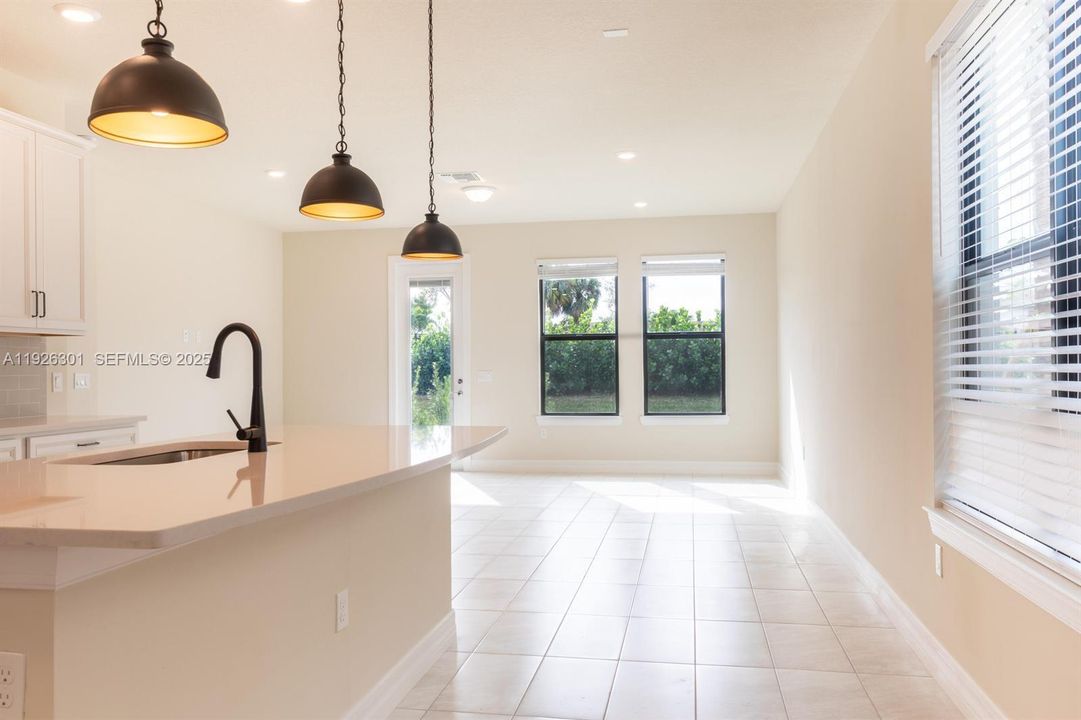 В аренду: $3,350 (3 спален, 2 ванн, 1826 Квадратных фут)