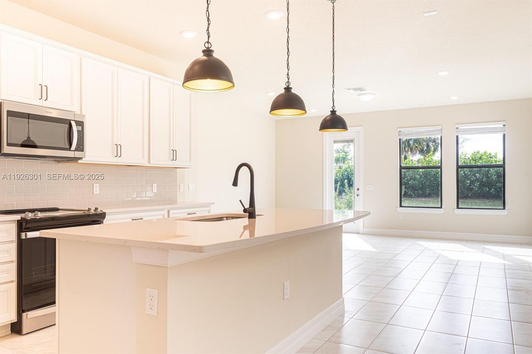 В аренду: $3,350 (3 спален, 2 ванн, 1826 Квадратных фут)