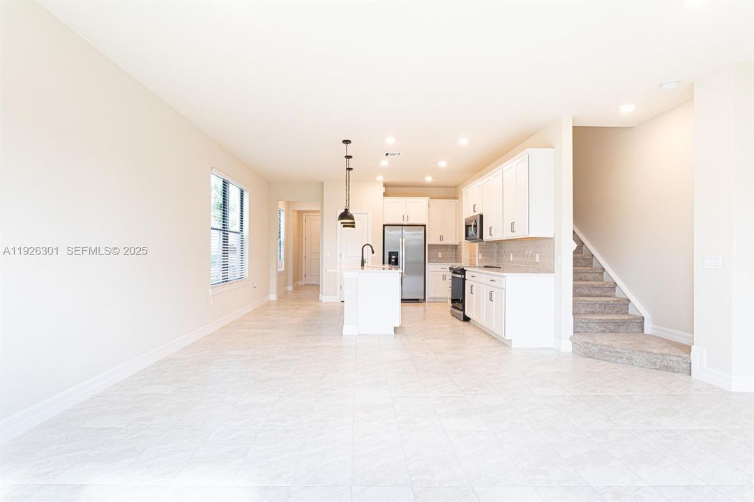 В аренду: $3,350 (3 спален, 2 ванн, 1826 Квадратных фут)