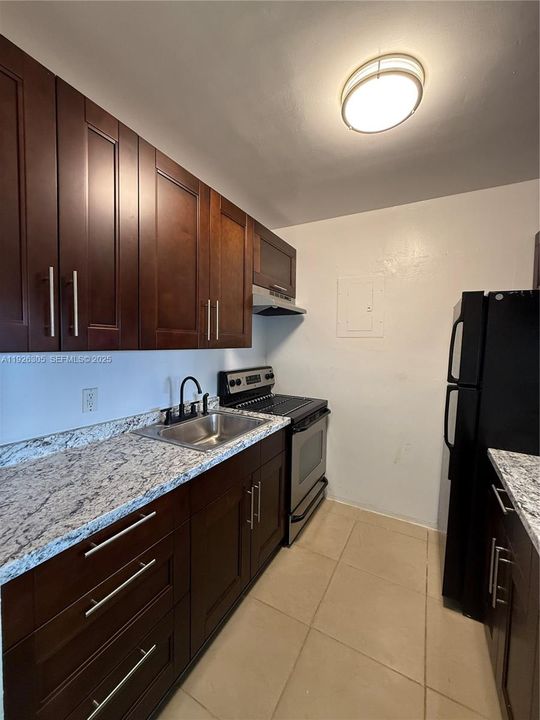 出租: $1,600 (1 贝兹, 1 浴室, 640 平方英尺)