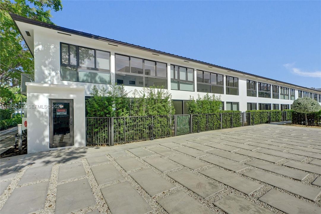 В аренду: $10,500 (4 спален, 4 ванн, 1750 Квадратных фут)