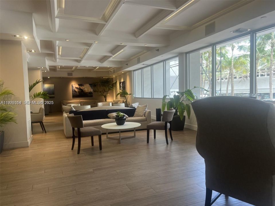 出租: $4,000 (0 贝兹, 1 浴室, 550 平方英尺)