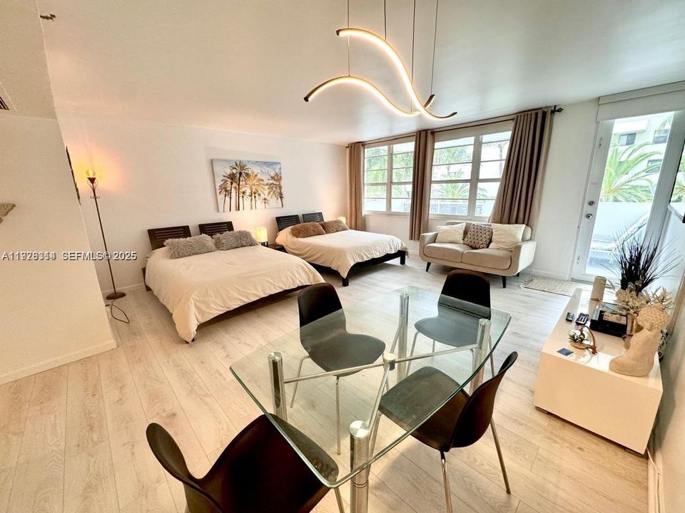 出租: $4,000 (0 贝兹, 1 浴室, 550 平方英尺)