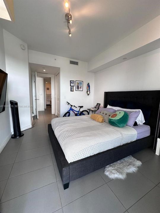 待售: $440,000 (1 贝兹, 2 浴室, 0 平方英尺)