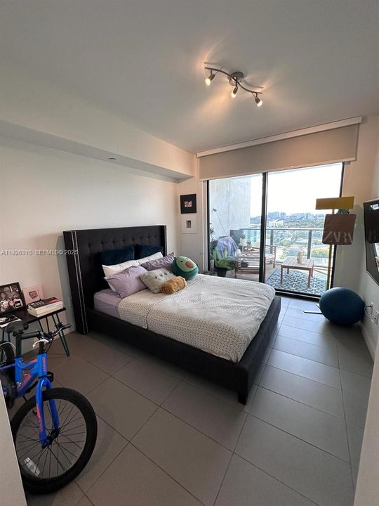 待售: $440,000 (1 贝兹, 2 浴室, 0 平方英尺)