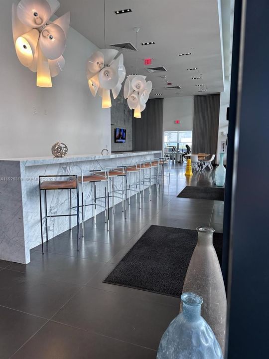 待售: $440,000 (1 贝兹, 2 浴室, 0 平方英尺)