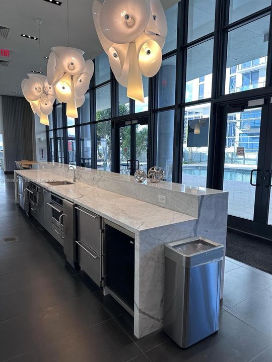 待售: $440,000 (1 贝兹, 2 浴室, 0 平方英尺)