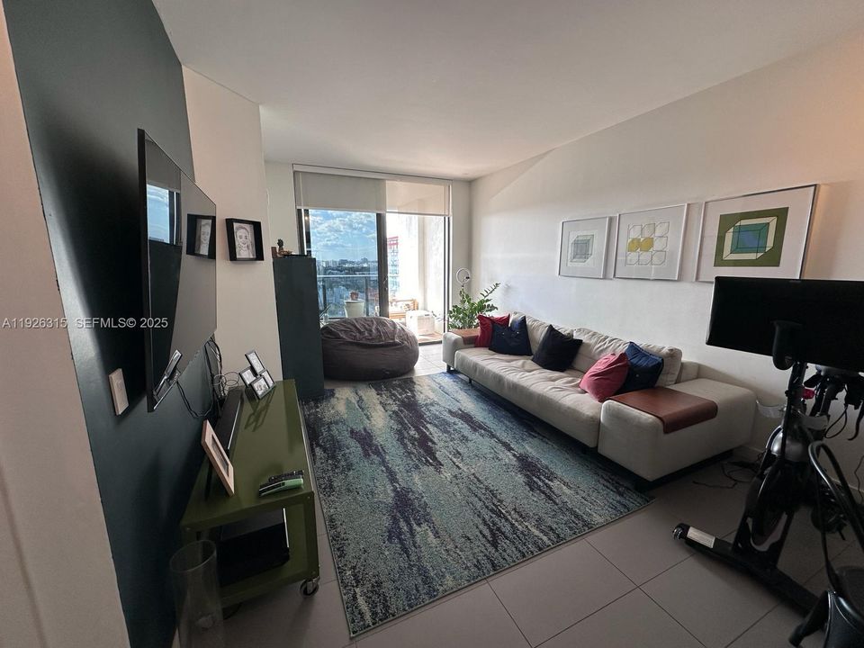 待售: $440,000 (1 贝兹, 2 浴室, 0 平方英尺)