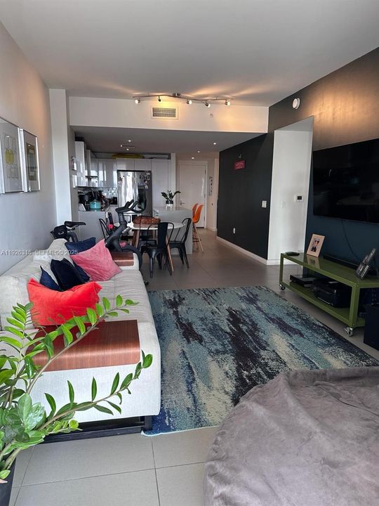 待售: $440,000 (1 贝兹, 2 浴室, 0 平方英尺)