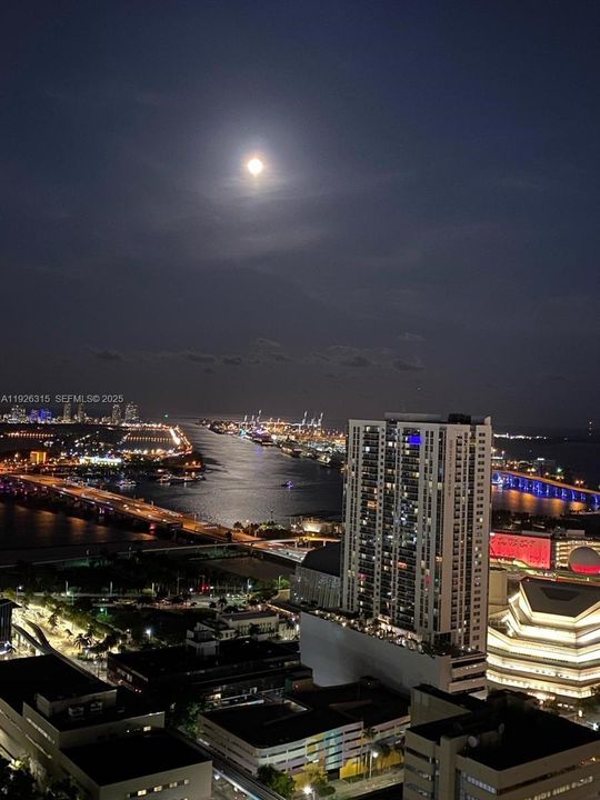 待售: $440,000 (1 贝兹, 2 浴室, 0 平方英尺)