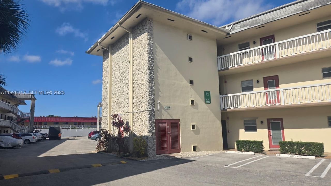 待售: $75,000 (1 贝兹, 1 浴室, 680 平方英尺)