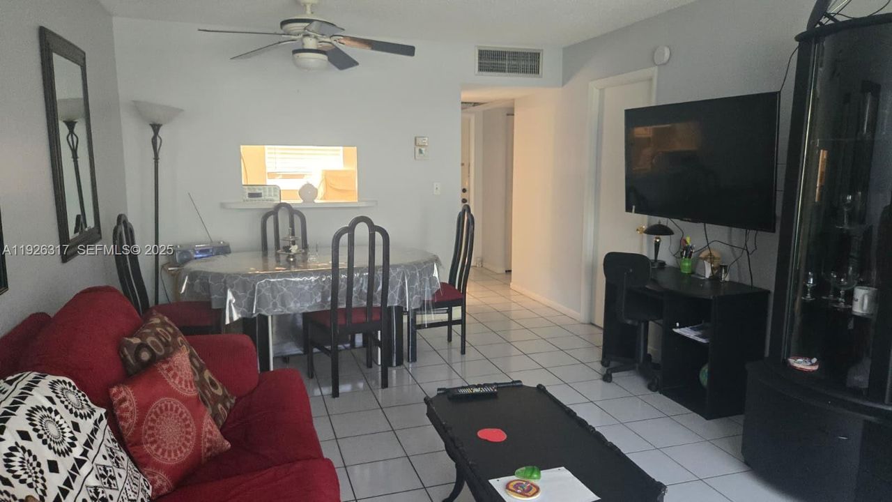 待售: $75,000 (1 贝兹, 1 浴室, 680 平方英尺)