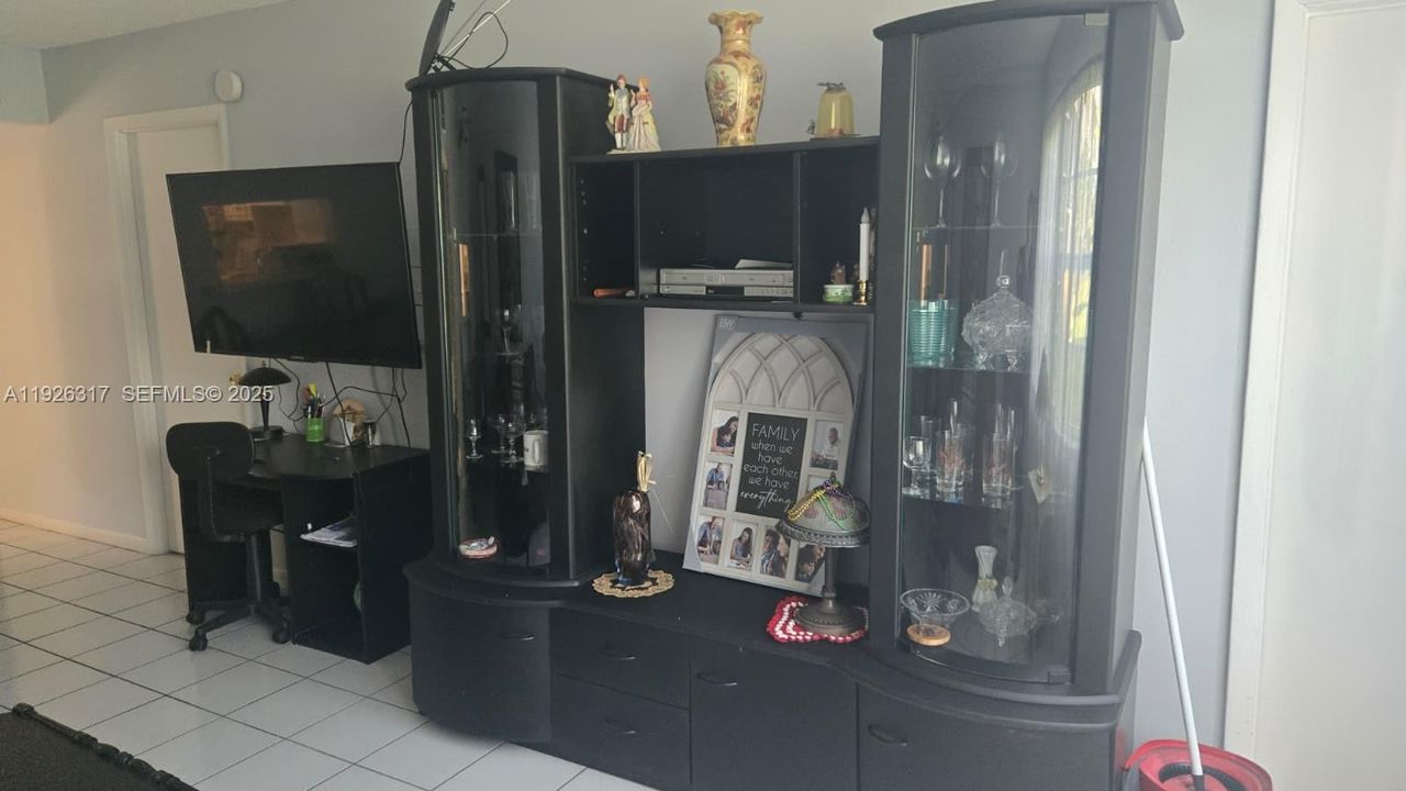 待售: $75,000 (1 贝兹, 1 浴室, 680 平方英尺)