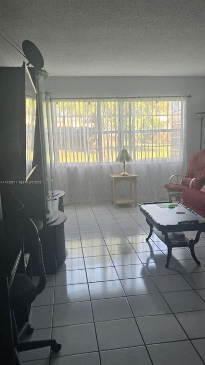 待售: $75,000 (1 贝兹, 1 浴室, 680 平方英尺)