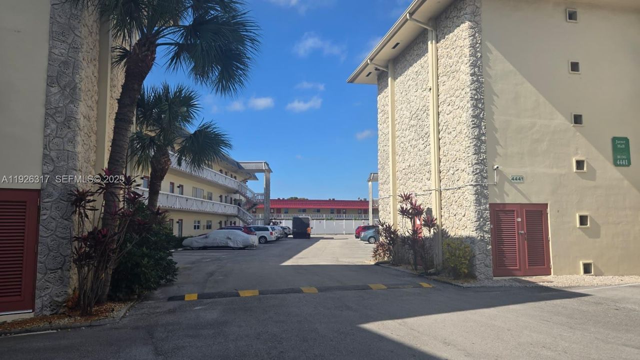 待售: $75,000 (1 贝兹, 1 浴室, 680 平方英尺)