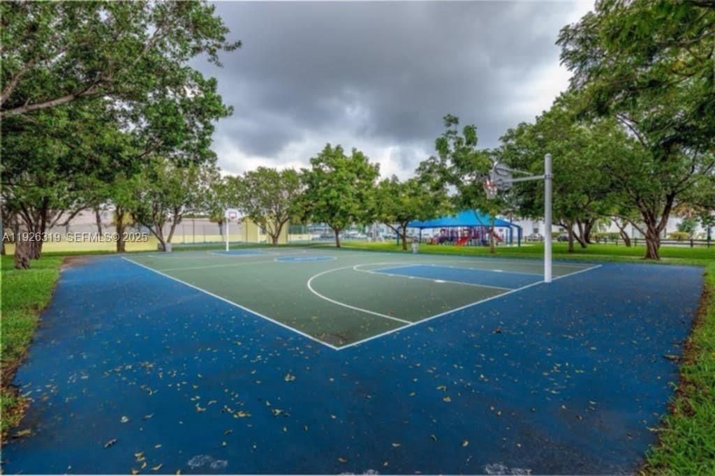 На продажу: $245,000 (2 спален, 2 ванн, 763 Квадратных фут)