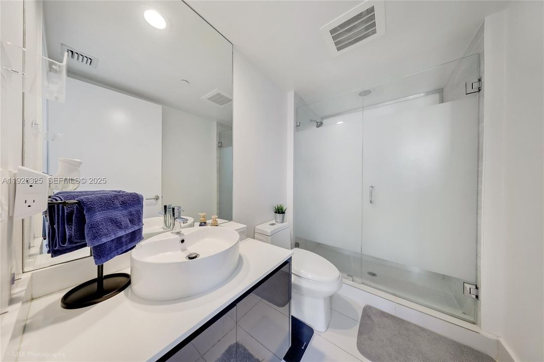 For Sale: $455,000 (1 beds, 1 baths, 710 Square Feet)