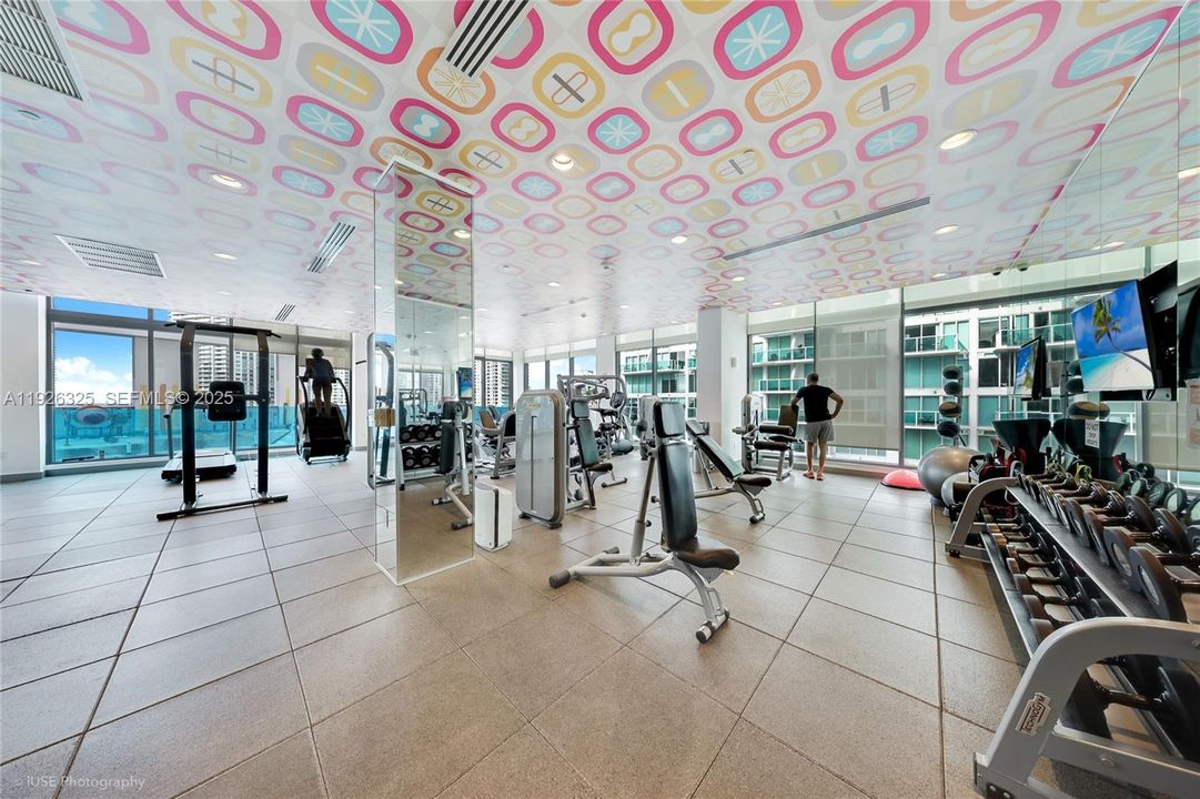 For Sale: $455,000 (1 beds, 1 baths, 710 Square Feet)