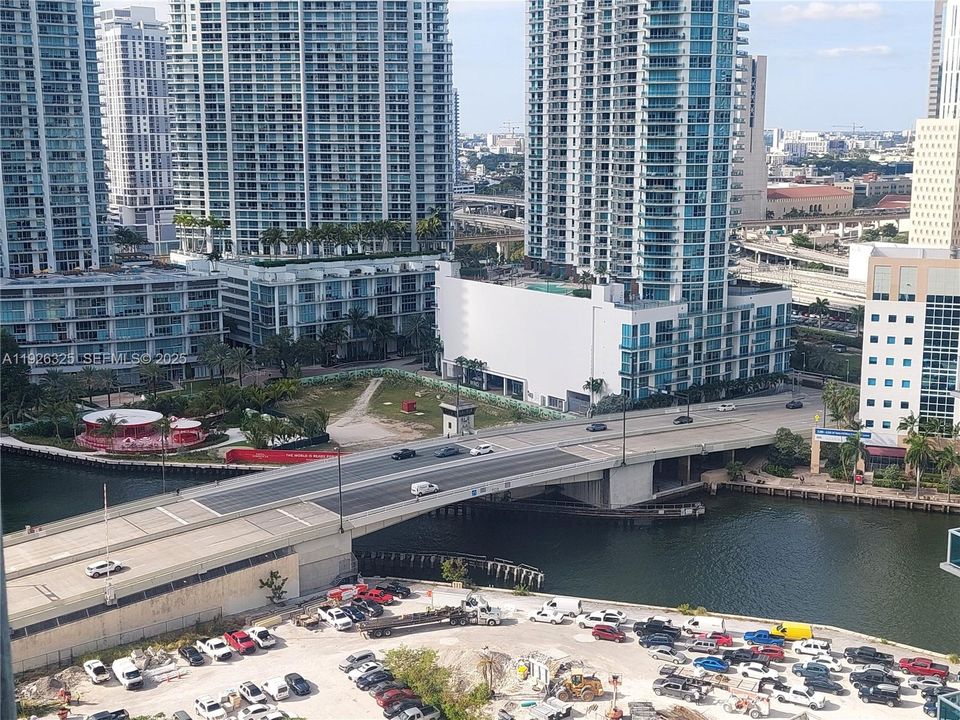 For Sale: $455,000 (1 beds, 1 baths, 710 Square Feet)