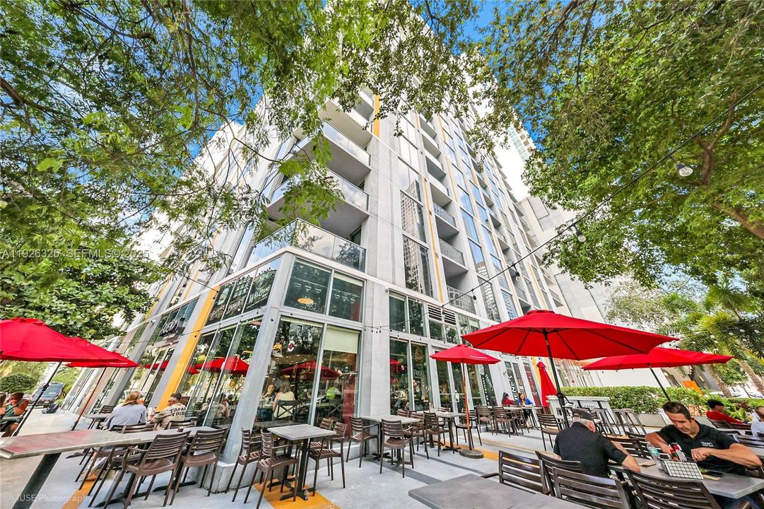 For Sale: $455,000 (1 beds, 1 baths, 710 Square Feet)