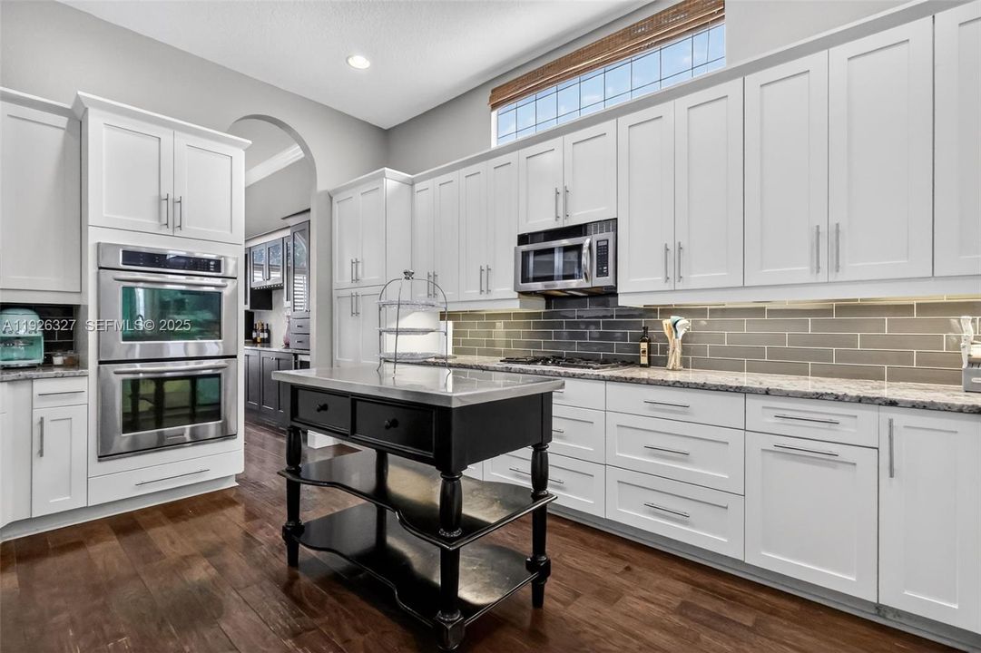 En Venta: $1,299,000 (5 camas, 4 baños, 3365 Pies cuadrados)