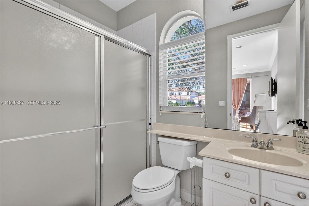 En Venta: $1,299,000 (5 camas, 4 baños, 3365 Pies cuadrados)