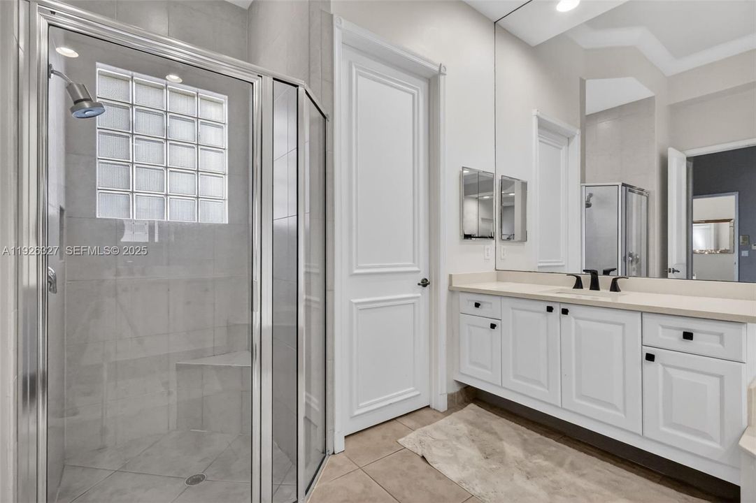 En Venta: $1,299,000 (5 camas, 4 baños, 3365 Pies cuadrados)