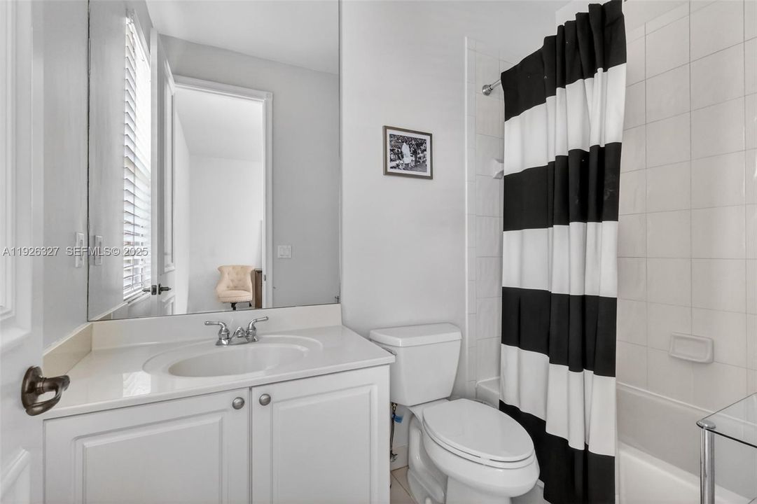 En Venta: $1,299,000 (5 camas, 4 baños, 3365 Pies cuadrados)