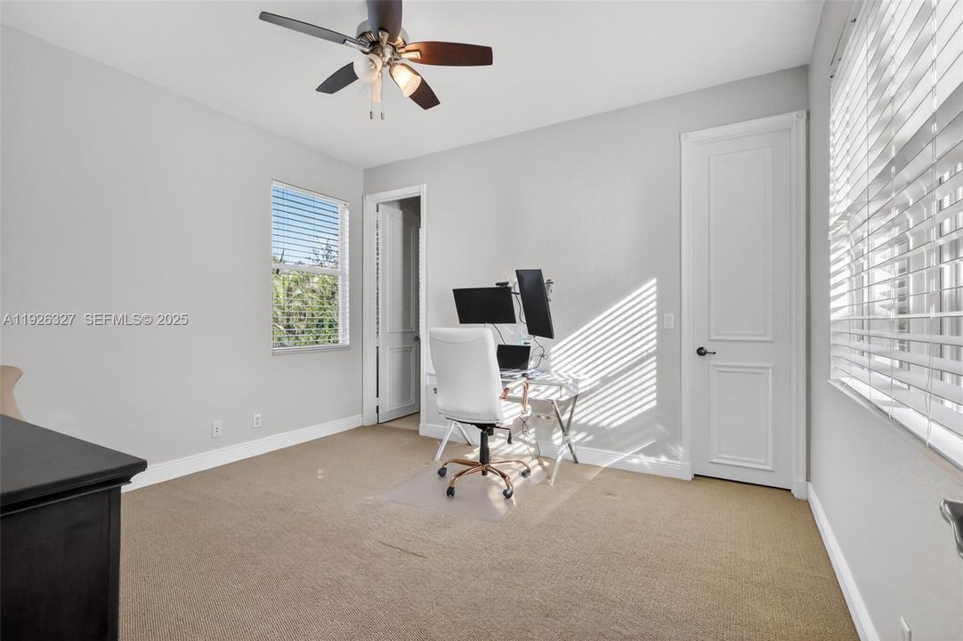 En Venta: $1,299,000 (5 camas, 4 baños, 3365 Pies cuadrados)