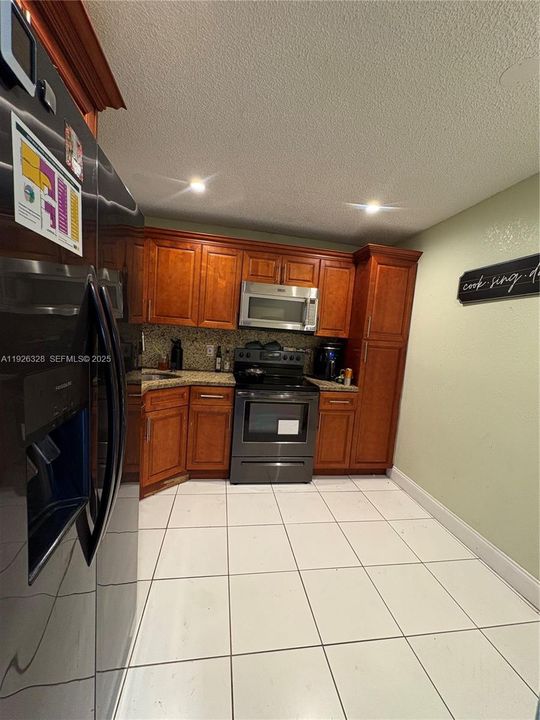 For Rent: $2,700 (3 beds, 2 baths, 1093 Square Feet)