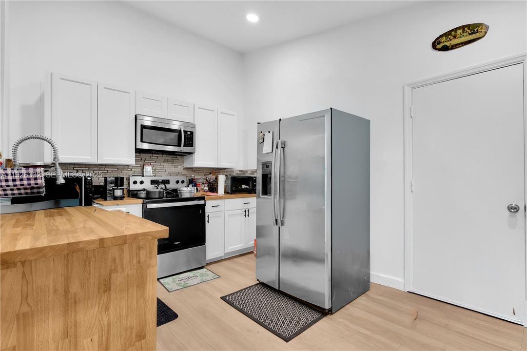 For Sale: $425,000 (2 beds, 2 baths, 1116 Square Feet)