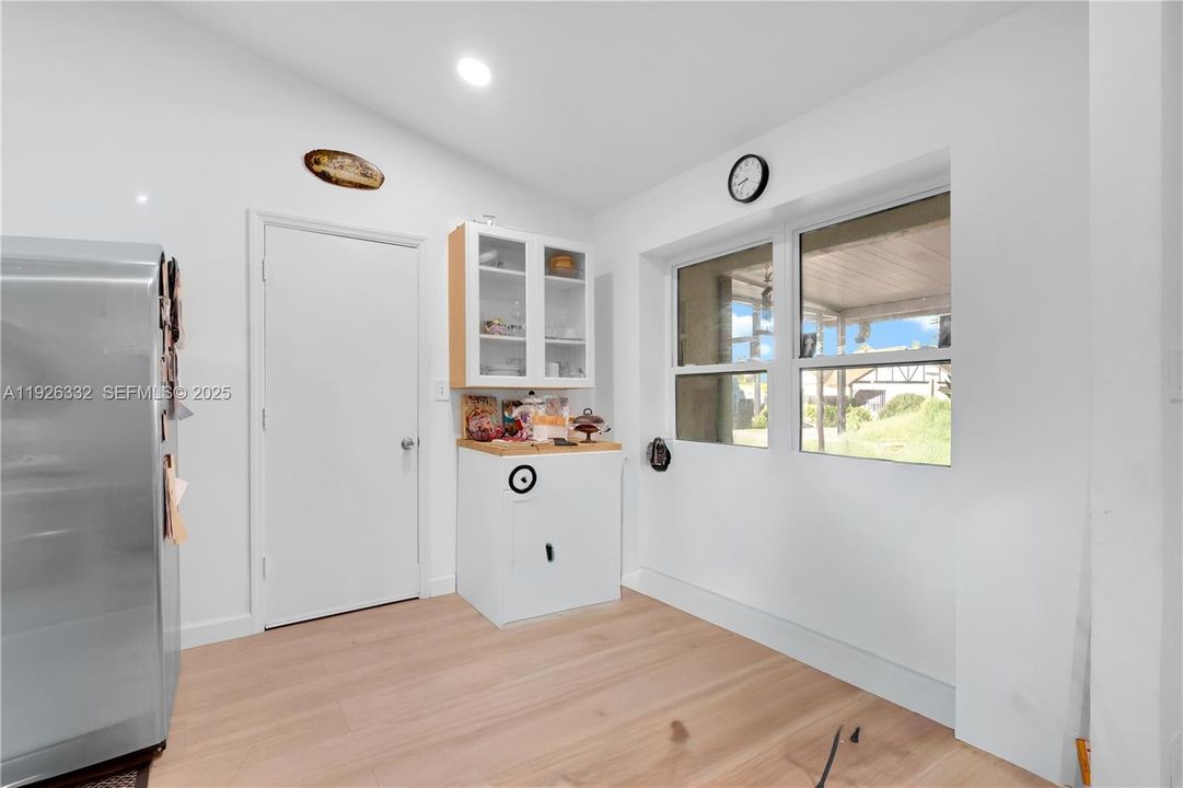 For Sale: $425,000 (2 beds, 2 baths, 1116 Square Feet)