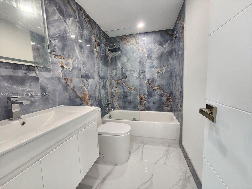 For Sale: $614,000 (2 beds, 2 baths, 1100 Square Feet)