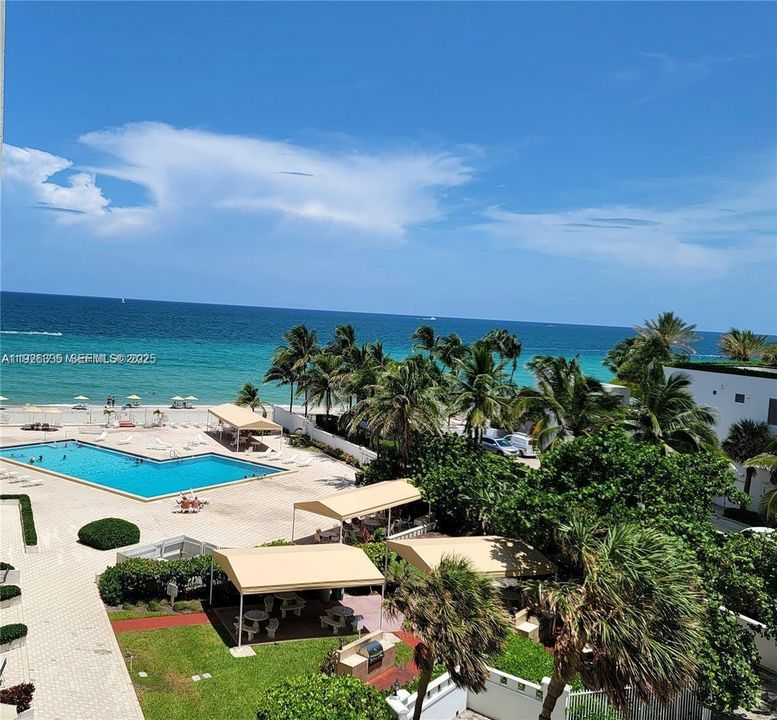 For Sale: $614,000 (2 beds, 2 baths, 1100 Square Feet)