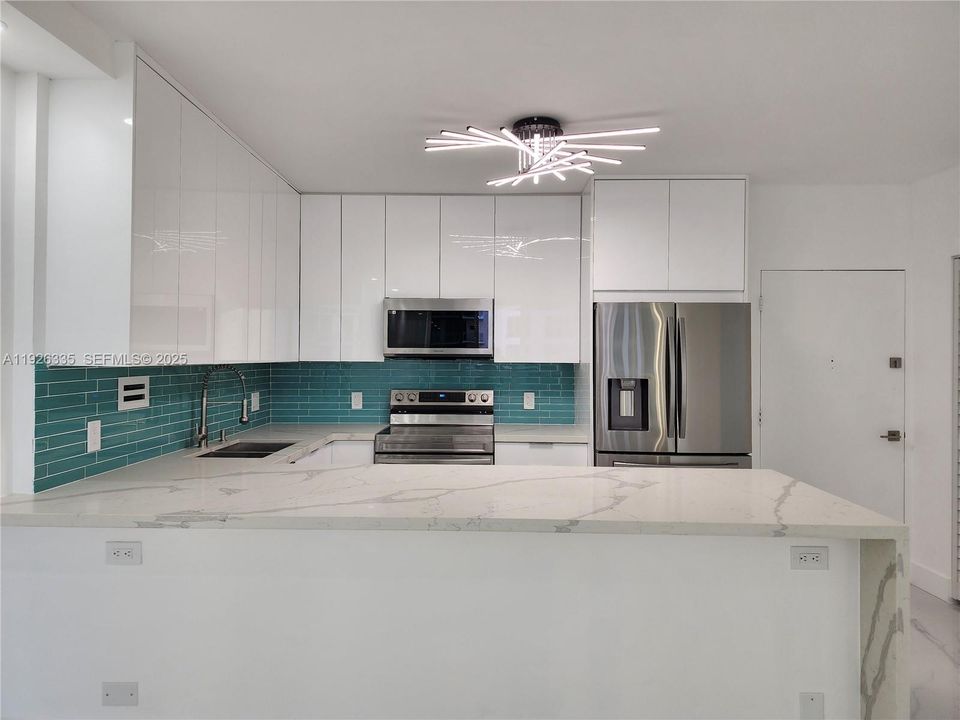 For Sale: $614,000 (2 beds, 2 baths, 1100 Square Feet)