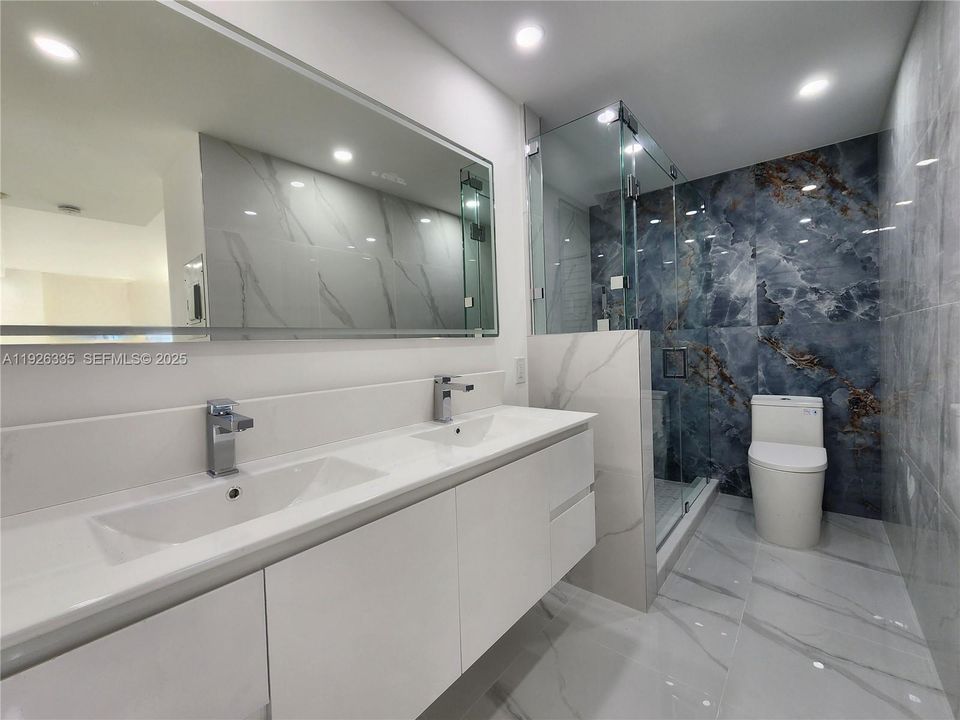 For Sale: $614,000 (2 beds, 2 baths, 1100 Square Feet)