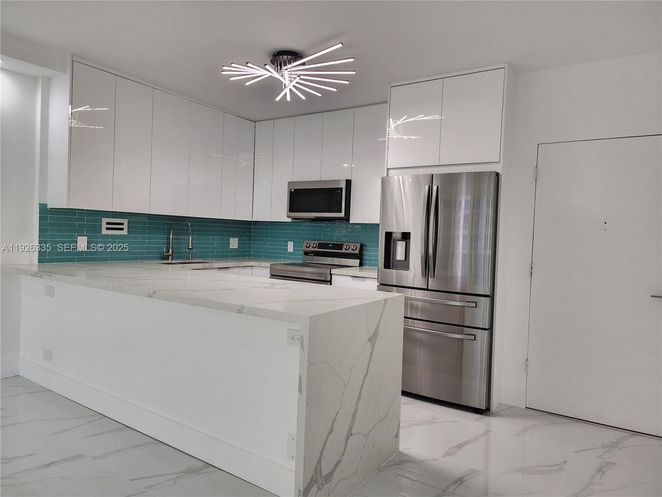 For Sale: $614,000 (2 beds, 2 baths, 1100 Square Feet)