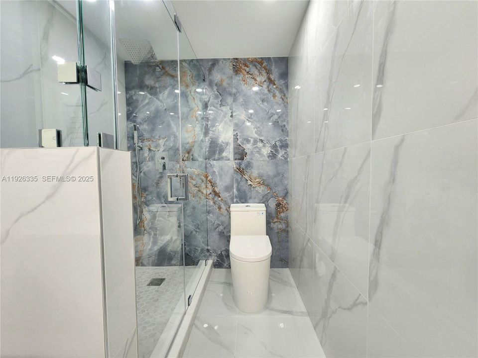 For Sale: $614,000 (2 beds, 2 baths, 1100 Square Feet)