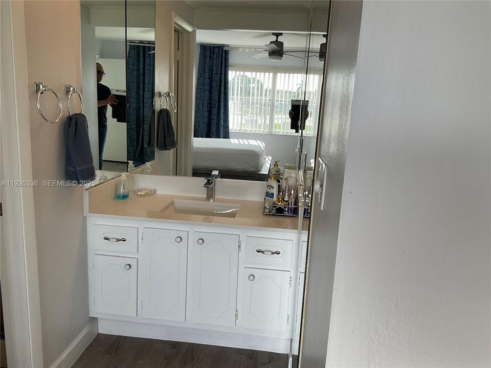 待售: $190,000 (2 贝兹, 2 浴室, 1025 平方英尺)