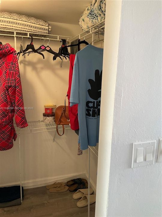 待售: $190,000 (2 贝兹, 2 浴室, 1025 平方英尺)