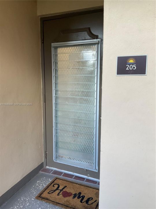 待售: $190,000 (2 贝兹, 2 浴室, 1025 平方英尺)