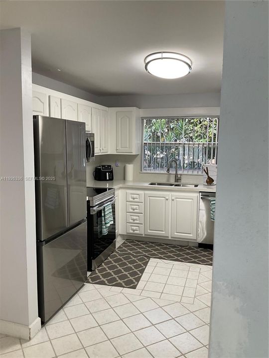 待售: $190,000 (2 贝兹, 2 浴室, 1025 平方英尺)