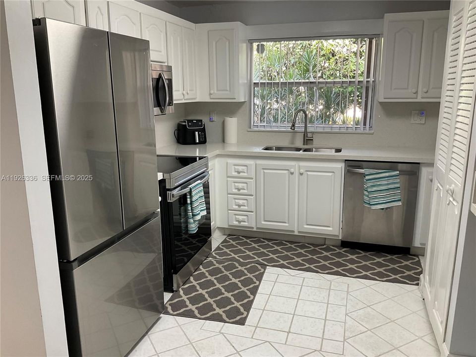 待售: $190,000 (2 贝兹, 2 浴室, 1025 平方英尺)