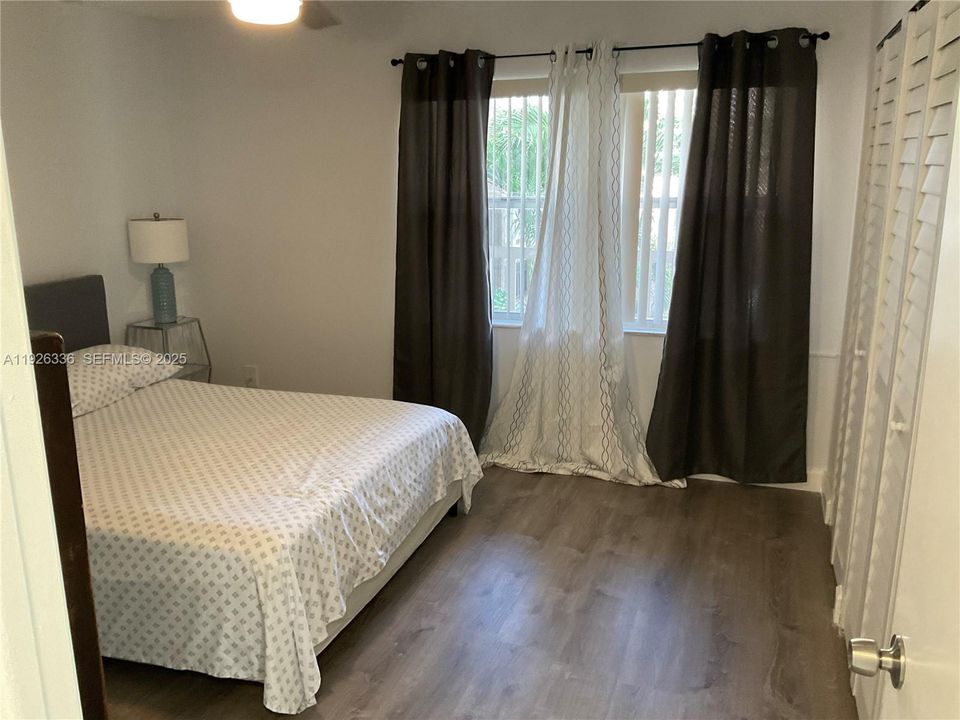 待售: $190,000 (2 贝兹, 2 浴室, 1025 平方英尺)