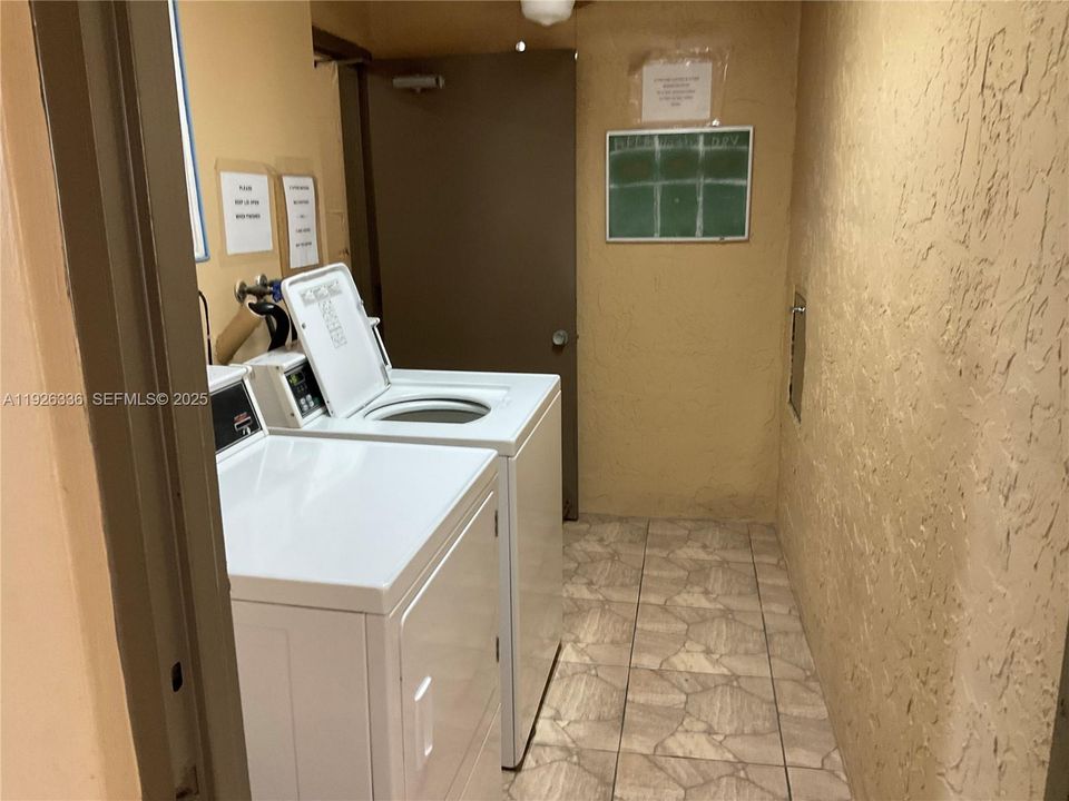 待售: $190,000 (2 贝兹, 2 浴室, 1025 平方英尺)