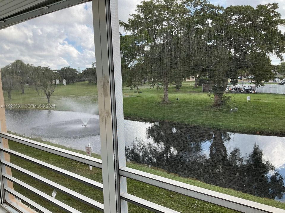 待售: $190,000 (2 贝兹, 2 浴室, 1025 平方英尺)